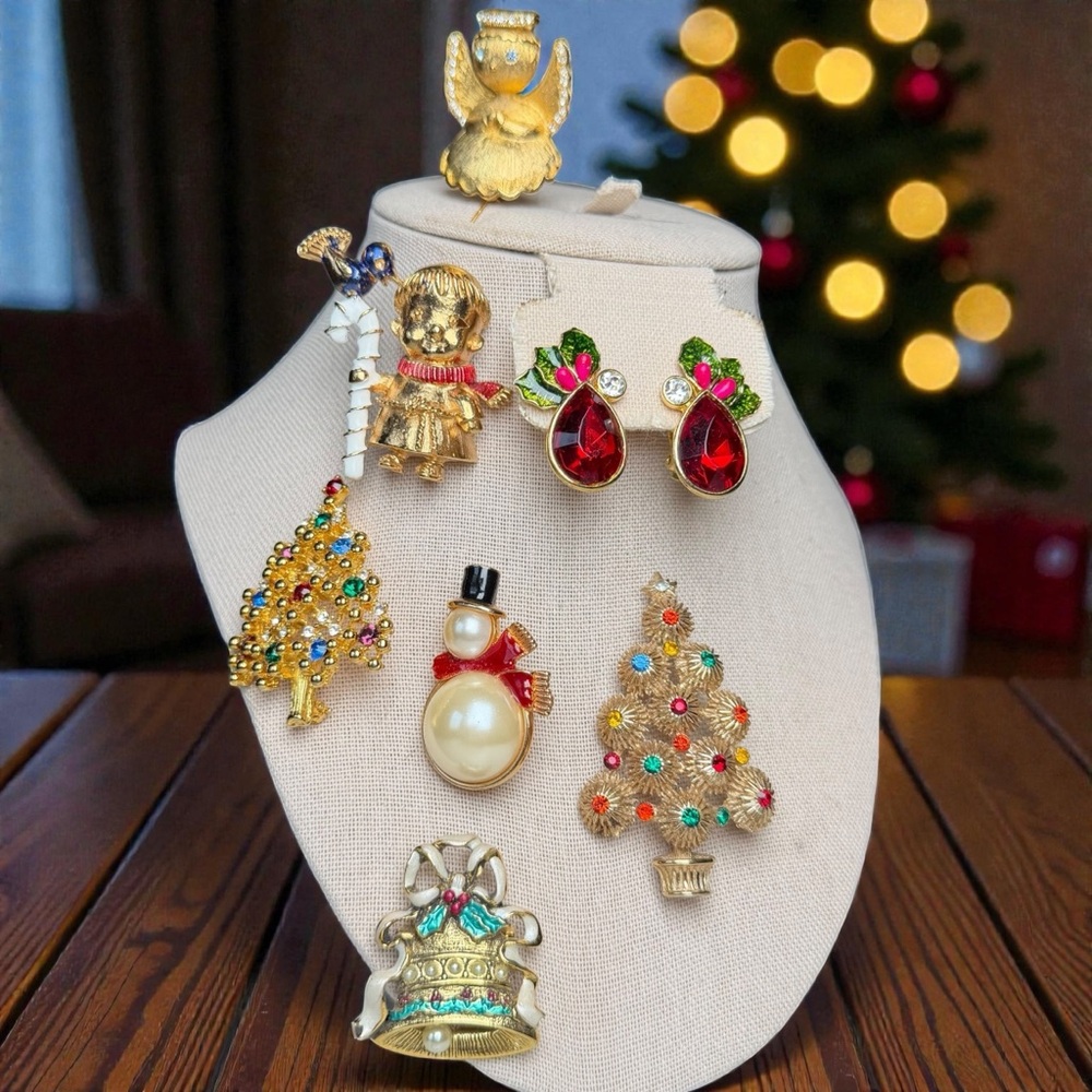 Signed Vintage Holiday Gold and Red Brooch + Earring Set (7)